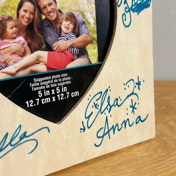 Disney Princess autographed 5x5 photo frame - Picture 4 of 6